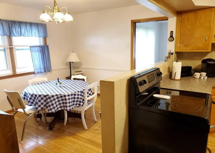 Spacious Mid-century Modern Duplex * Rockford