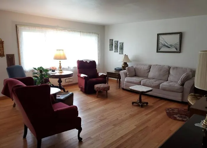 Spacious Mid-century Modern Duplex Motel *