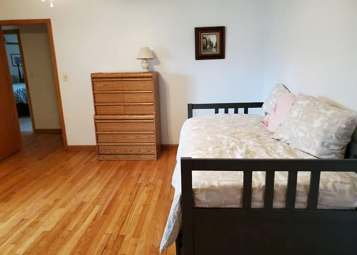 Spacious Mid-century Modern Duplex Motel *